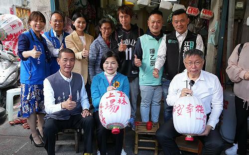 藍白合？走白沙屯同台張麗善 柯文哲燈籠提字「平安幸福」 