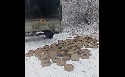 (影) 把俄軍坦克炸很大！ 烏軍竟是這樣處理地雷的