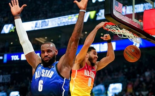 詹皇明星賽弄傷手指！下半場不出賽