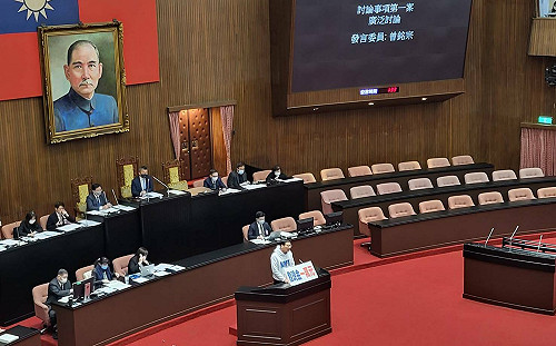 疫後特別條例拚三讀》時力轟馬政府大撒幣致垮台　藍主張發1萬元