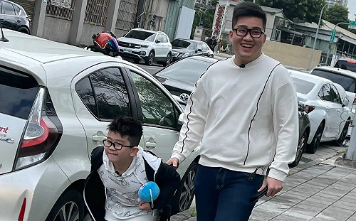 Joeman同框「新豐街底迪」！網嗨：小孩真的不能偷生