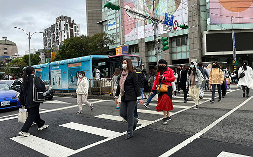 週末微熱好天氣留意日夜溫差 吳德榮：下週二變天
