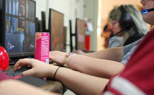 全球首例！美國第一家女子大學設立《鬥陣特攻》獎學金獎勵女子戰隊