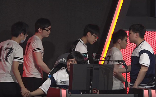 《鬥陣特攻》爆冷門  OPC第二輪首場對戰M17擊敗閃電狼