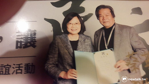 蔡有全告別式 　老戰友柯建銘等覆蓋民進黨黨旗