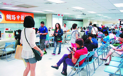 史上最嚴重報稅大塞車  民眾做白工罵聲四起