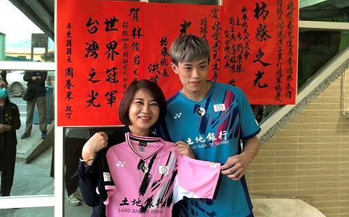 接見「左手重砲」林俊易 周春米讚：屏東最閃亮運動明星