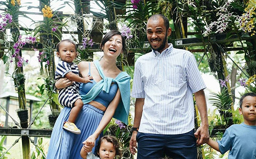 旅行團出遊？！周筠帶一家老小8人日本旅遊  網讚：太強了