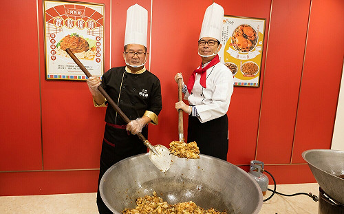 化身阿邁師上菜  陳其邁推薦內門總舖師辦桌手路菜