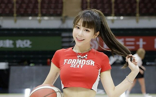 不甩爭議！LuxyGirls成員曬辣照嗆「讓你們多看點」 釣出梓梓力挺