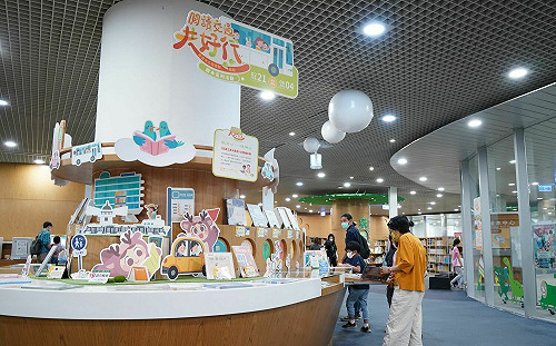 高市圖攜手營建署、交通局展出「交通」兩大主題書展