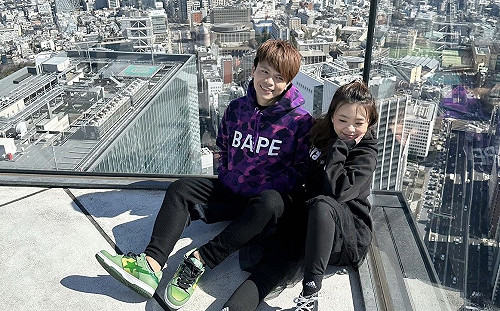 不讓蔡阿嘎跟日本妹子排排坐！二伯秀流利英文換座位