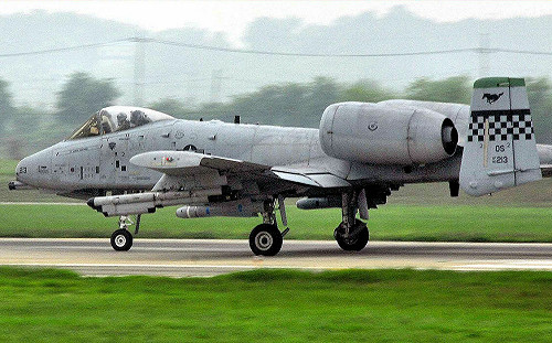 因應北韓600毫米超大型多管火箭砲威脅 韓美演練戰備跑道起降