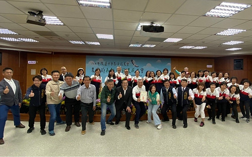 霧峰區農會表彰模範農民 黃景建：努力實踐企業公民的角色