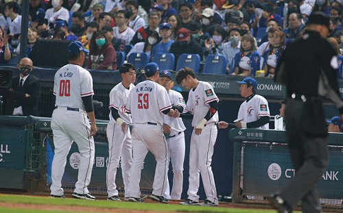 牛棚崩盤！中華隊投手被打爆狂失分