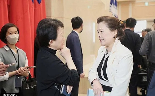 盧秀燕向王美花建議提早由藍轉綠燈  準備抗旱大作戰