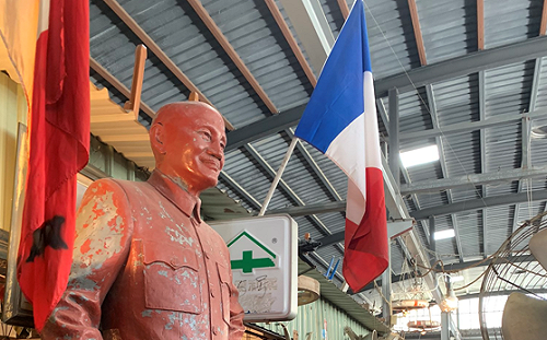 跳蚤市場有賣蔣公銅像?波蘭記者驚訝Po照 網友笑問「多少錢?」