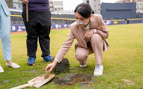 高虹安唱五月天金曲反詐惹議！議員批「無心市政」警方：已暫停播放    