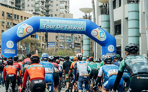 國際自由車環台賽第2天 上百選手繞行桃市10區挑戰體能極限
