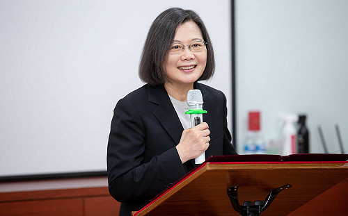 參訪毅太企業　蔡英文：改變台灣經濟從中小企業開始