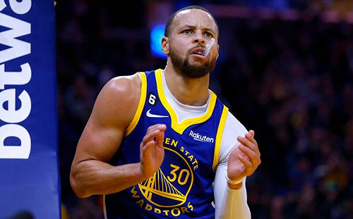 Curry砍30分　勇士終結客場11連敗