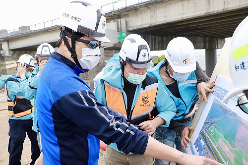 新北市副市長朱惕之視察重陽橋新設機車引道工程 