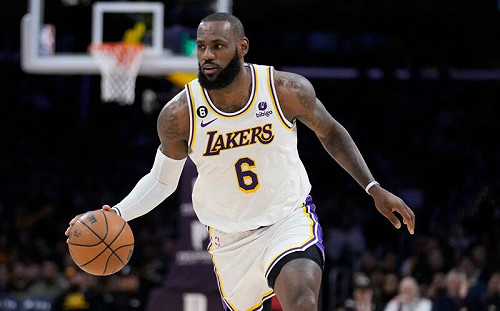 詹皇復出吞敗　湖人勝率又跌落5成