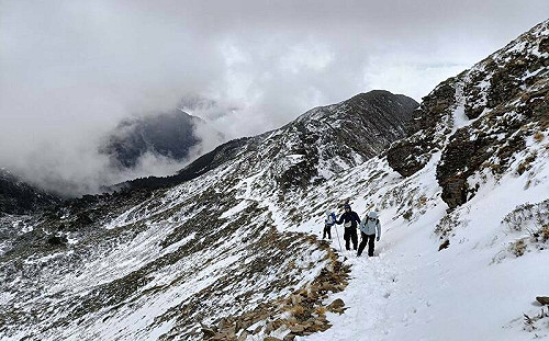 東北季風減弱短暫回溫！下週再轉濕冷 「這天」高山有望迎初雪