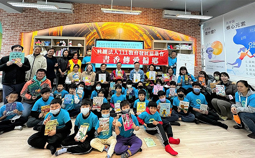 新北十分國小圖書館揭牌 萬元好書贈十分