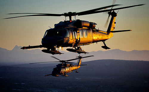 美軍2架黑鷹直升機訓練墜機 州長：機組人員恐有死傷