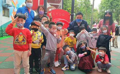 新北議員林金結整合380萬元 土城第一座封閉式兒童遊戲場啟用