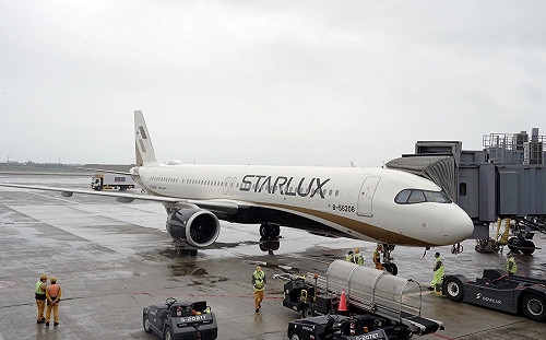 鋒面報到雷雨交加！長榮、星宇3航班飛行途中遭雷擊