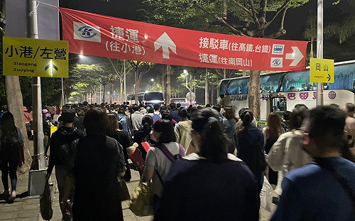 高雄單日狂吸破紀錄20萬歌迷  高市府調度2千幕後英雄疏運有功