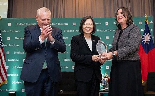 紐時：蔡總統務實領導如走鋼絲 台美合作創新紀元