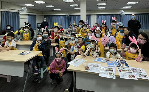 新北動保處辦一日動保員體驗  小朋友化身萌兔照顧流浪動物 