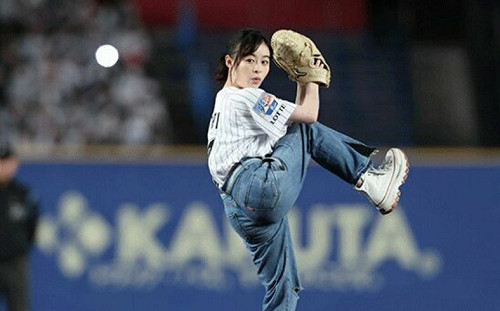 150公里的姿勢！森七菜漂亮開球