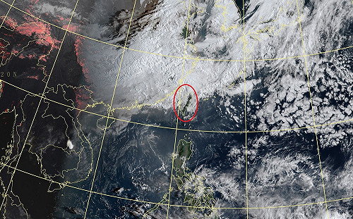 鋒面接近北部 東北部春雷伴春雨 全台多雲少陽光
