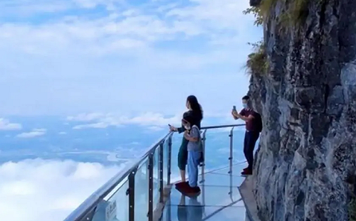 相約去跳崖？ 張家界發生4人集體自殺事件 死意堅決 事前還服毒