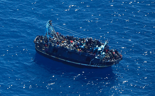 西班牙截獲2艘難民船 324非法移民海上獲救