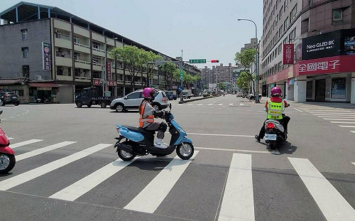 擬免「2段式左轉」解決高事故率？王國材：不會完全開放