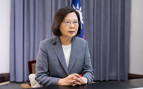 臉色沉重再駁楊永明 蔡英文：中國軍演期間 有人刻意散播不正確資訊