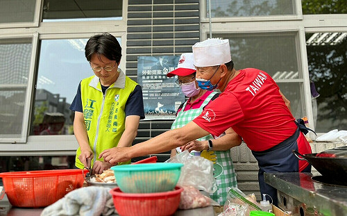 關心銀髮族 江肇國呼籲重視關懷據點質與量