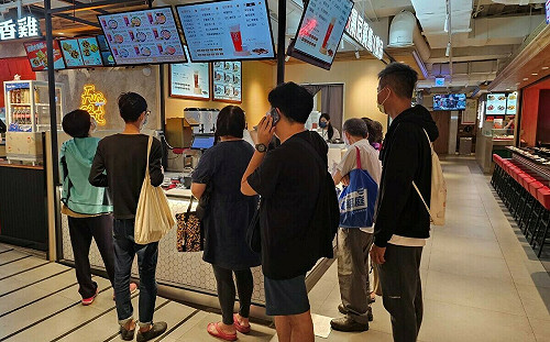 抗通膨大作戰！高雄鍋燒麵開幕只要銅板價