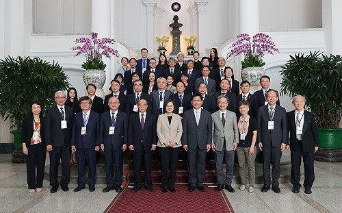 蔡英文：台大AADC缺乏症治療獲歐盟核准 台灣生醫重要里程碑