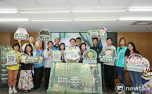 梅嶺賞螢季明起開放預約  黃偉哲邀賞梅嶺綠螢光將軍藍眼淚