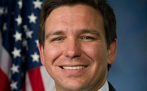 佛州4校與中國有關 德桑蒂斯宣布取消獎學金資格 校長怨 : 事前完全沒告知