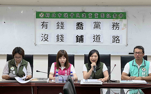 民進黨新北議會黨團轟學童人行道地獄 批侯友宜有錢喬黨務、沒錢鋪道路