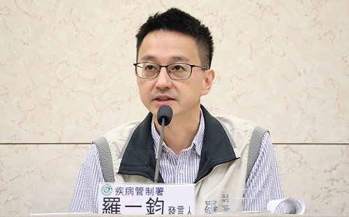 新冠單周增898例併發症  104人死亡！疾管署：疫情稍降但仍在高點