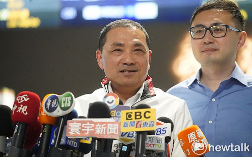 侯友宜突訪新加坡有蹊蹺 議員抓到採購案細節：先買機票再招標？