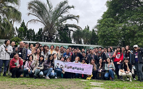 新北單身聯誼賞桐花玩藍染 成功配對率高達60%   